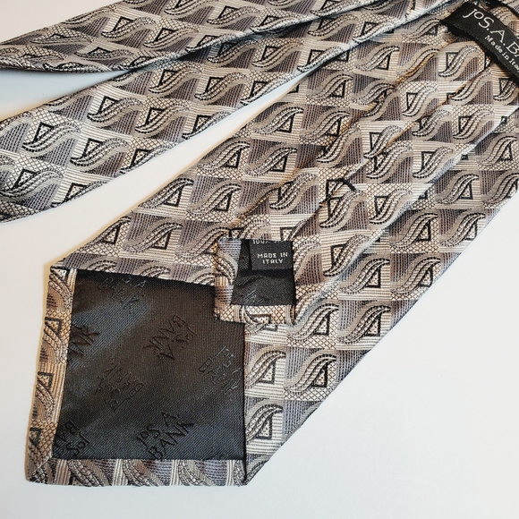 Jos. A. Bank Necktie Silver Geometric Pattern Silk Neck Tie Jacquard Fabric - Picture 4 of 5